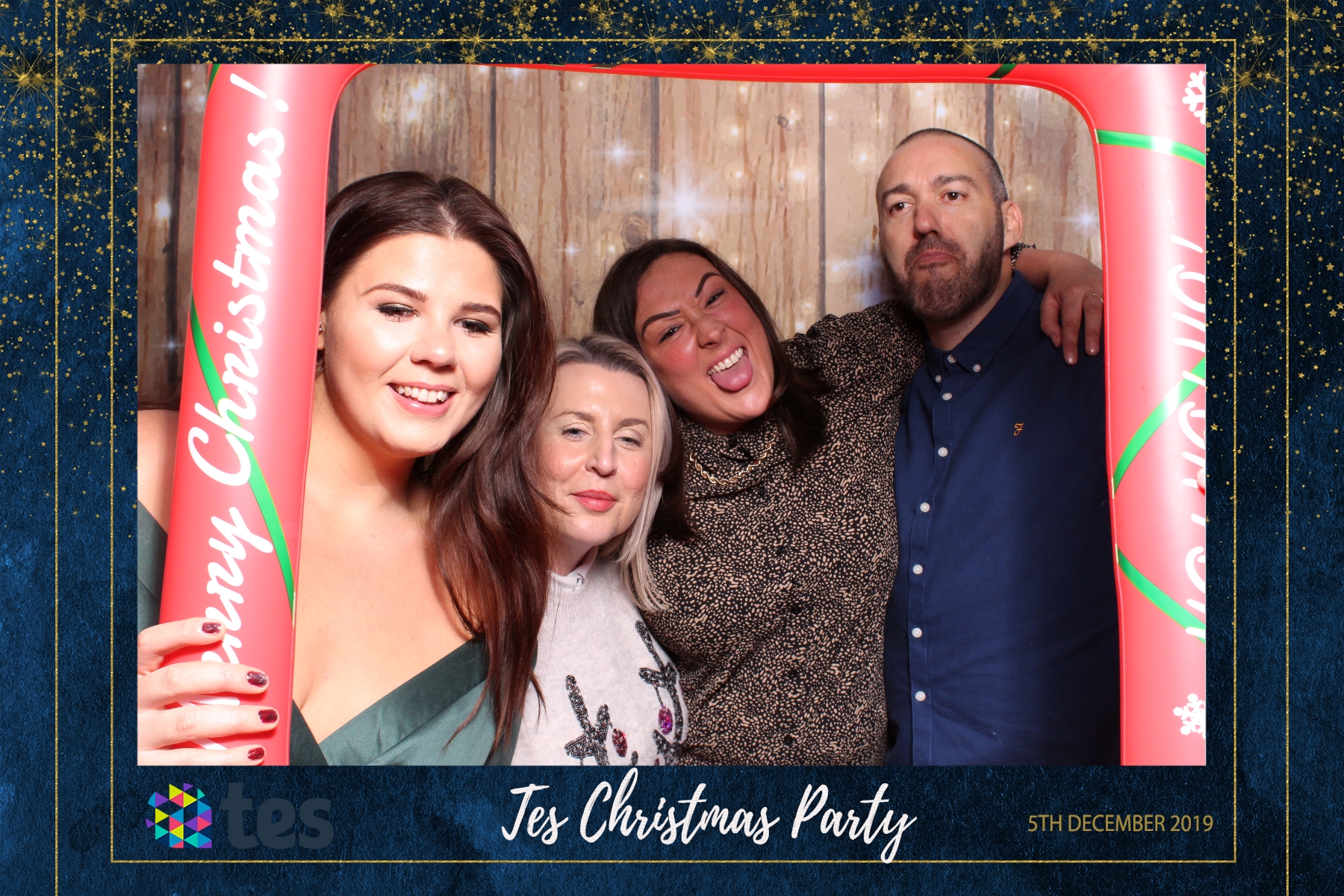 Tes Christmas party  | View more photos from the event at gallery.magicimages.uk/u/MagicImages/Tes-Christmas-party